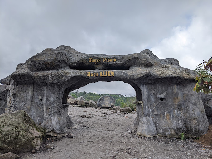 batu alien jogja
